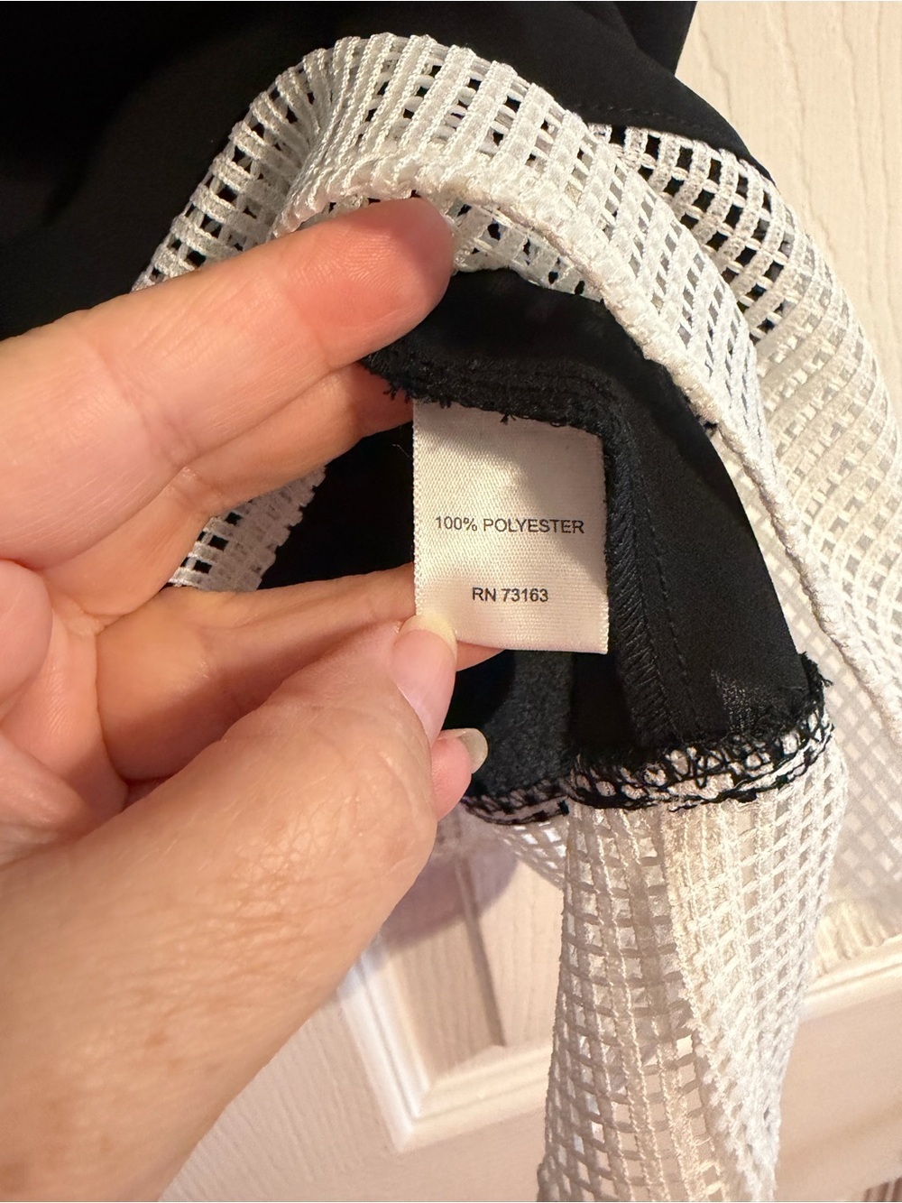 Cable & Gauge Black Sleeveless Blouse White Contrast Trim Hem NWT Size L - Picture 6 of 9
